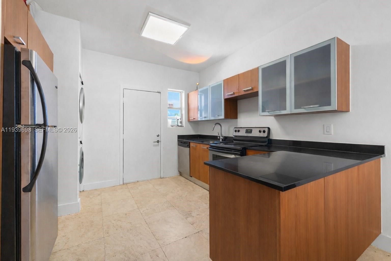 1045 Lenox Ave # 7 — Photo 5
