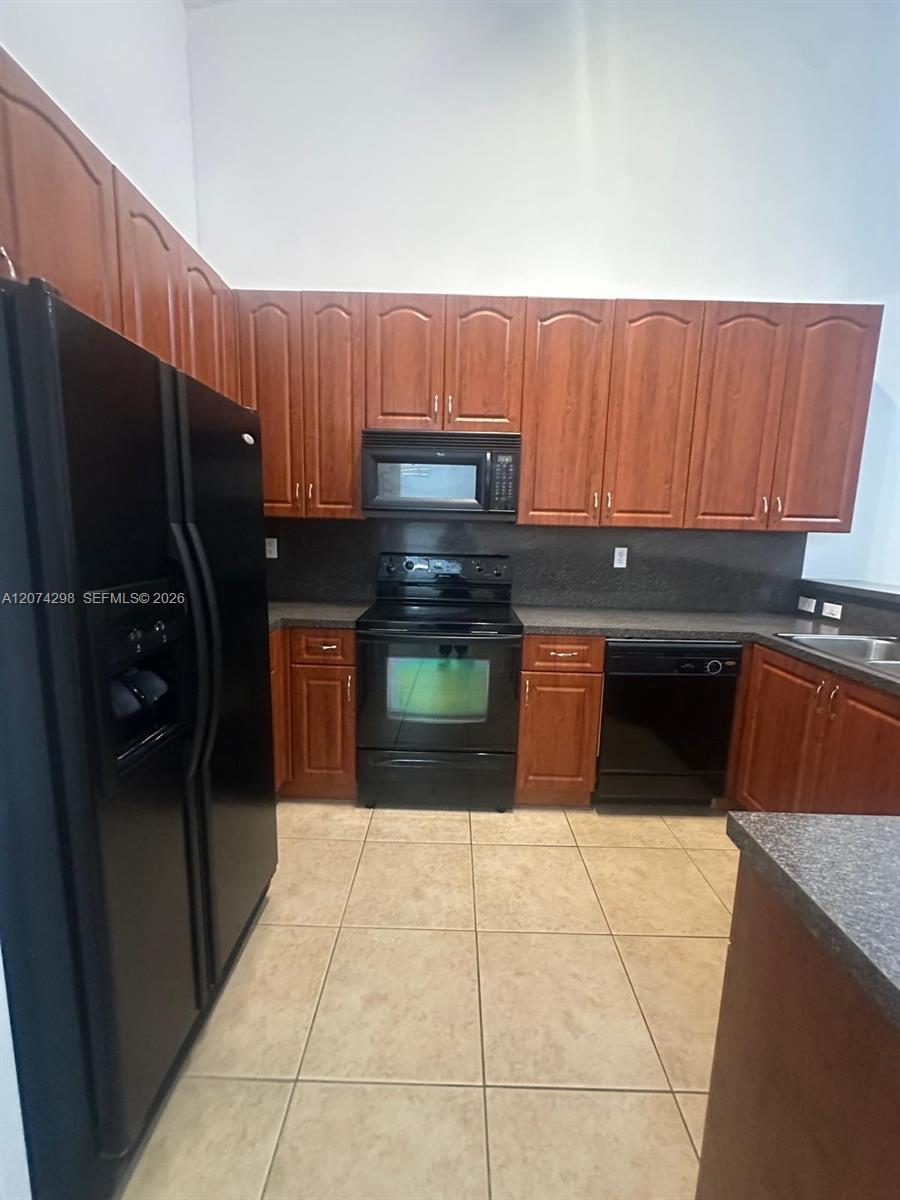 3372 NE 11th Dr # 3372 — Photo 3