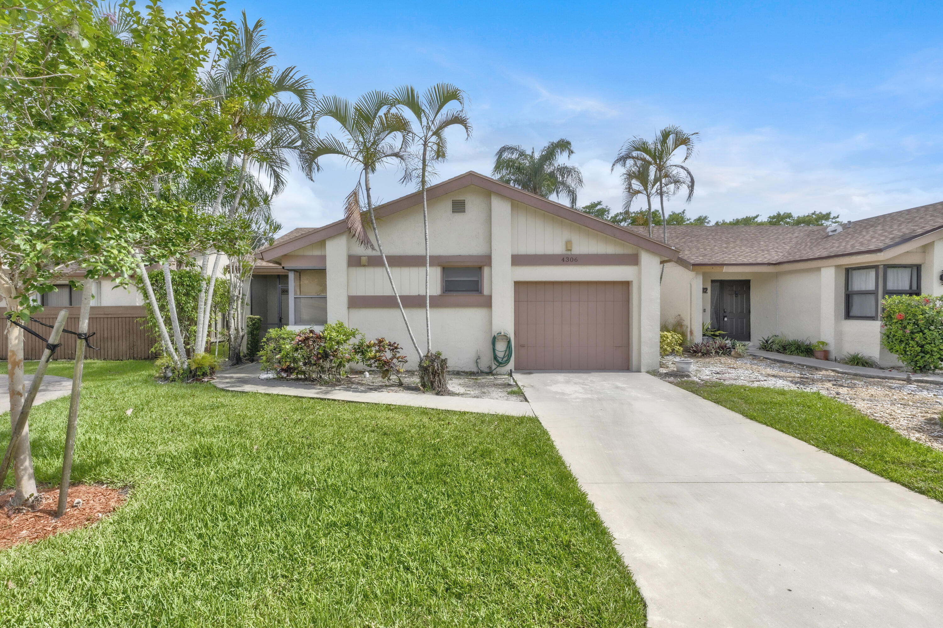 4306 Acacia Circle — Photo 2