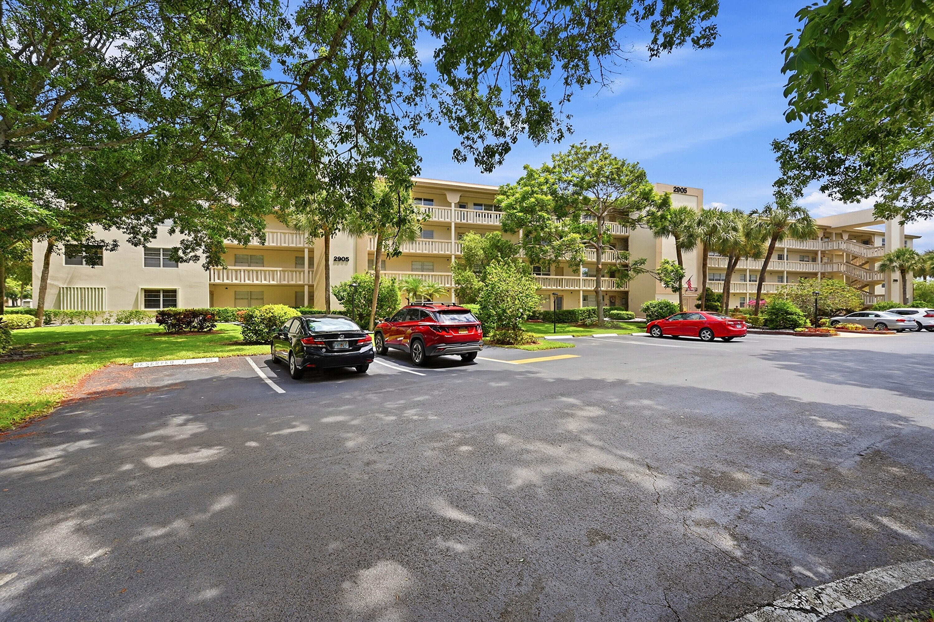 2905 Victoria Place # C4 — Photo 2