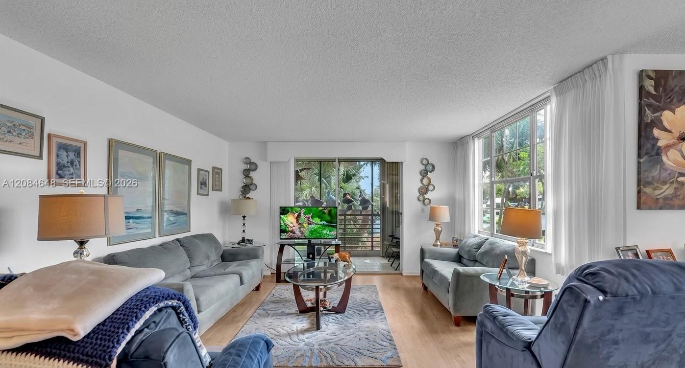 1300 Saint Charles Pl # L11 — Photo 2