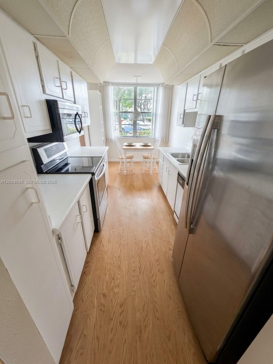 1300 Saint Charles Pl # L11 — Photo 3