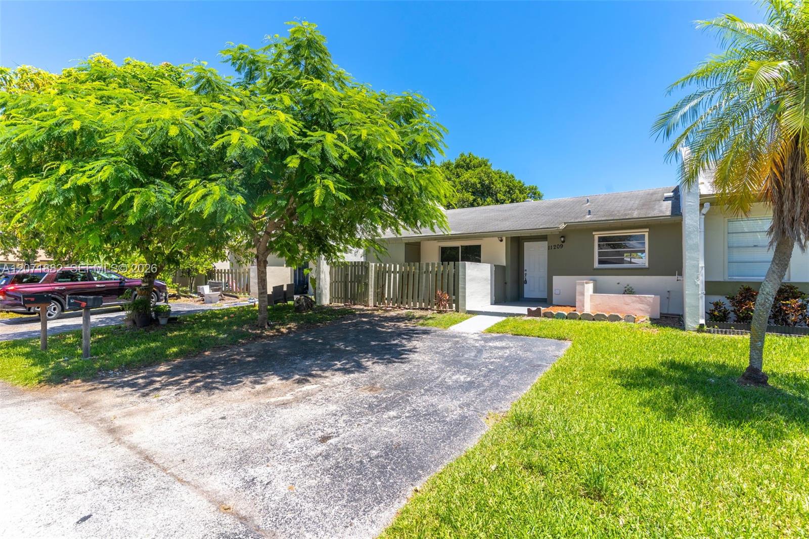 11209 SW 125th Pl — Photo 2