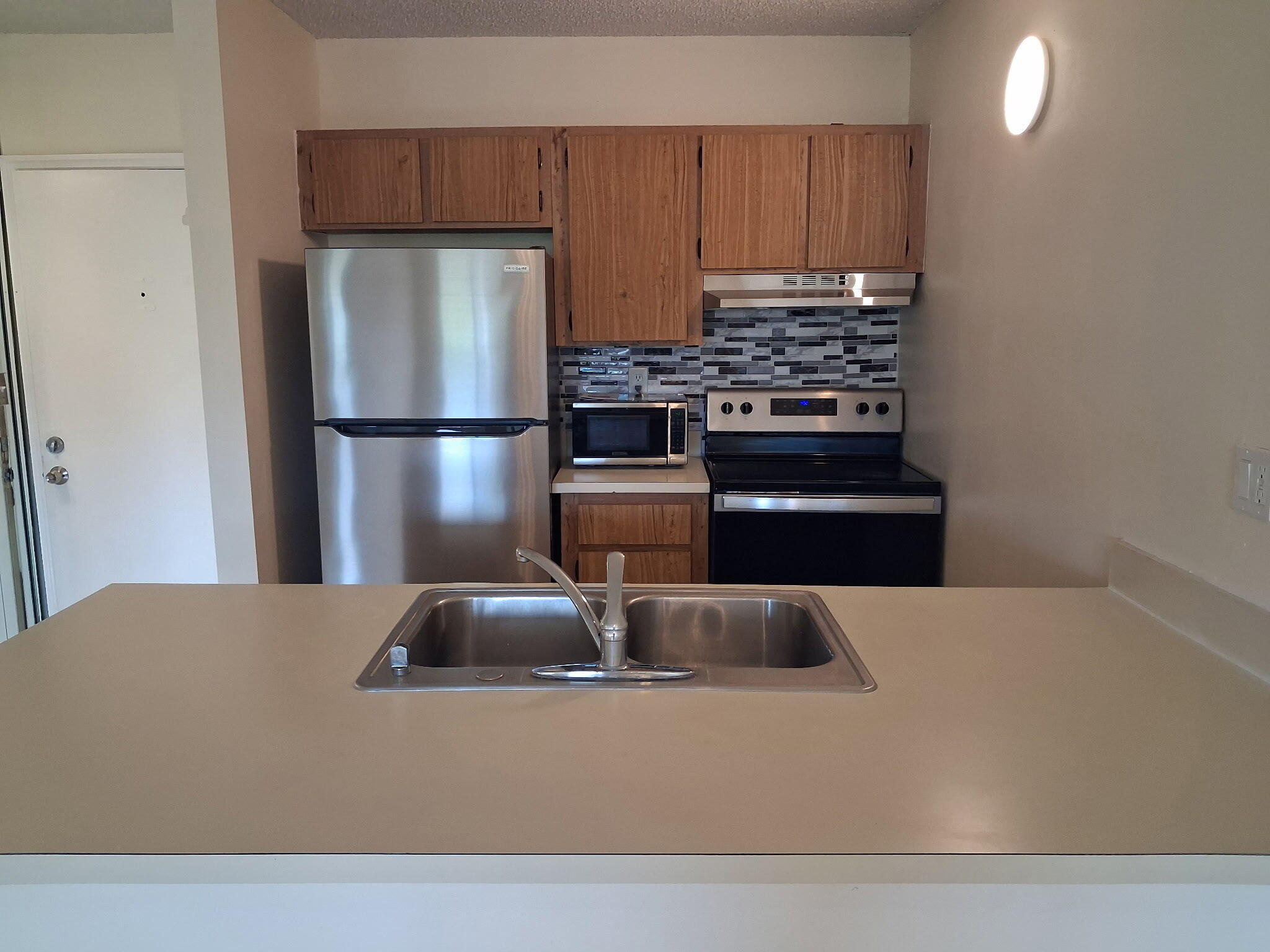 2401 RIVERSIDE Drive # 517 — Photo 2