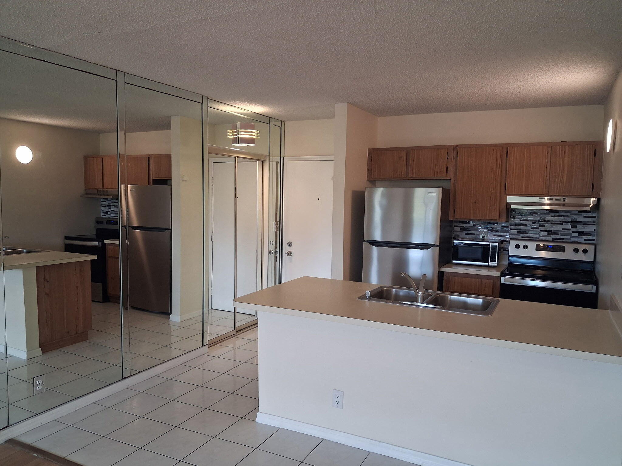 2401 RIVERSIDE Drive # 517 — Photo 5