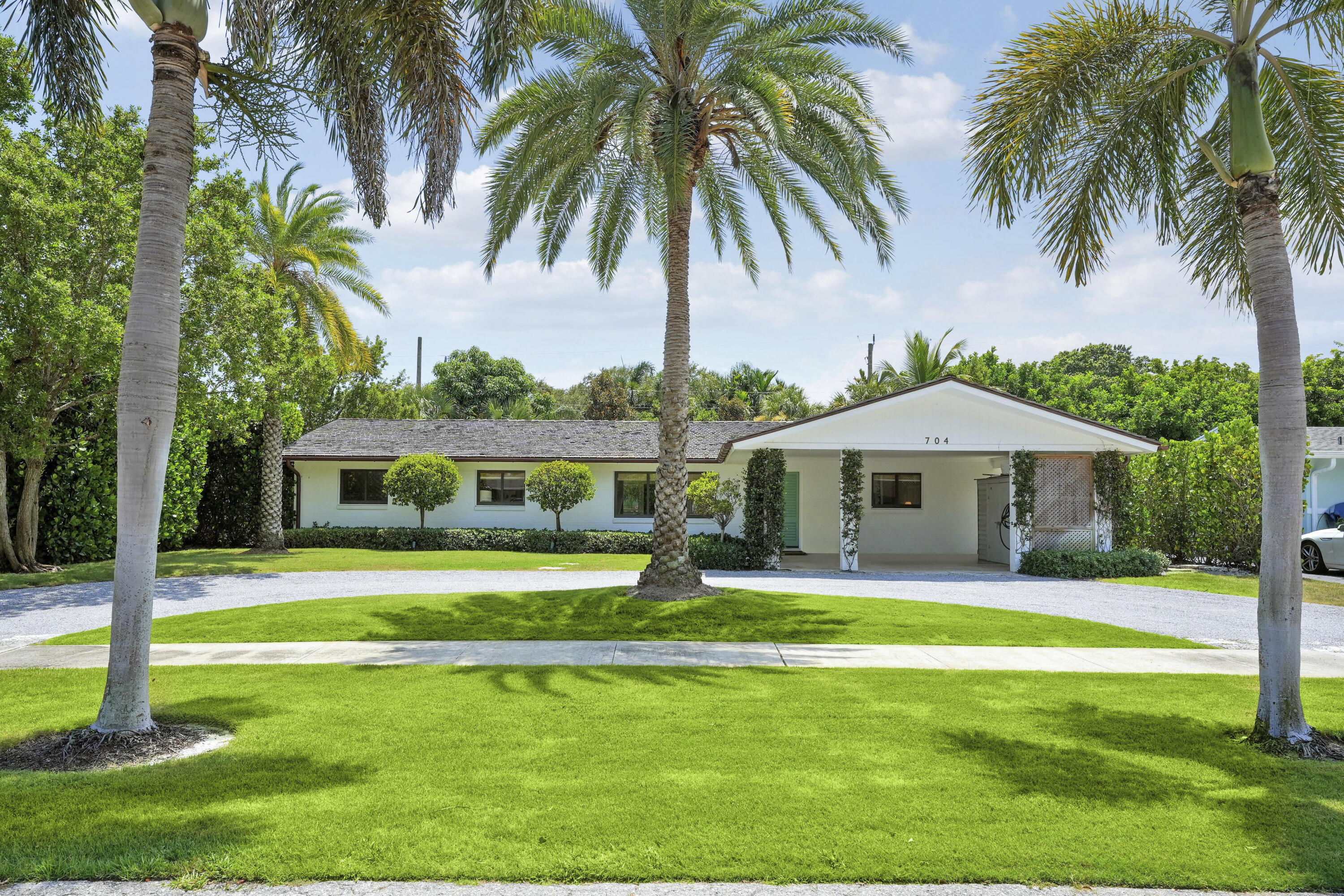 704 PELICAN Way — Photo 2