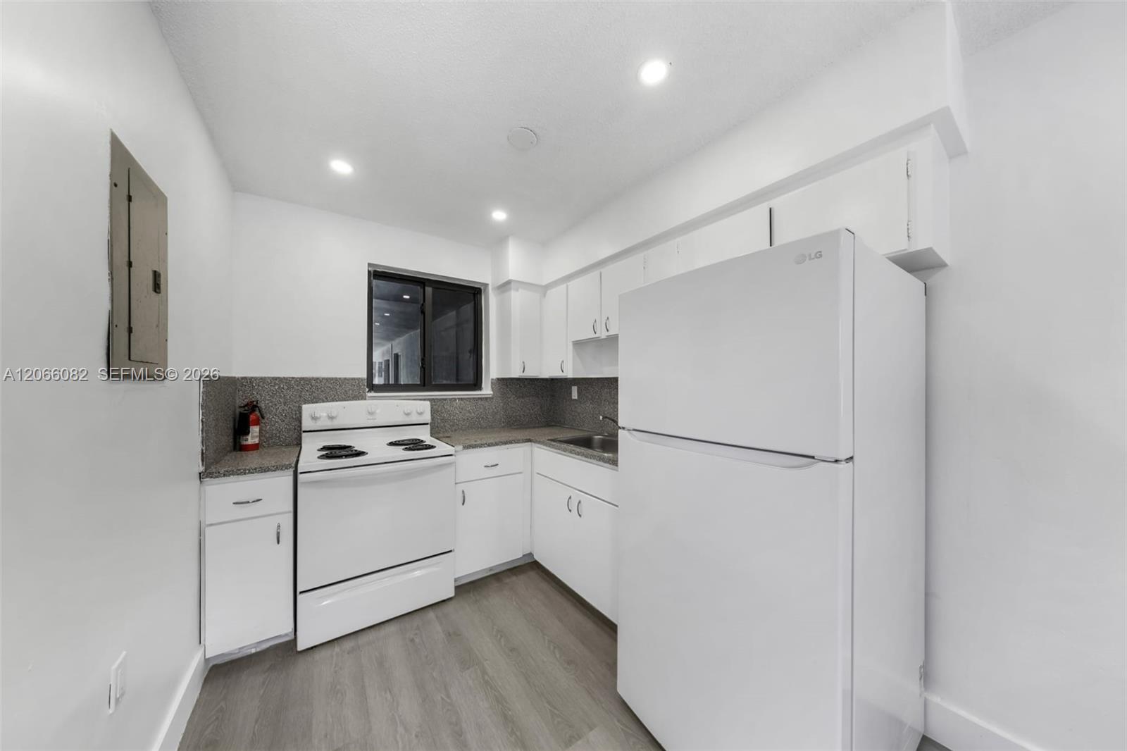 17150 NE 23rd Ave # 10 — Photo 2