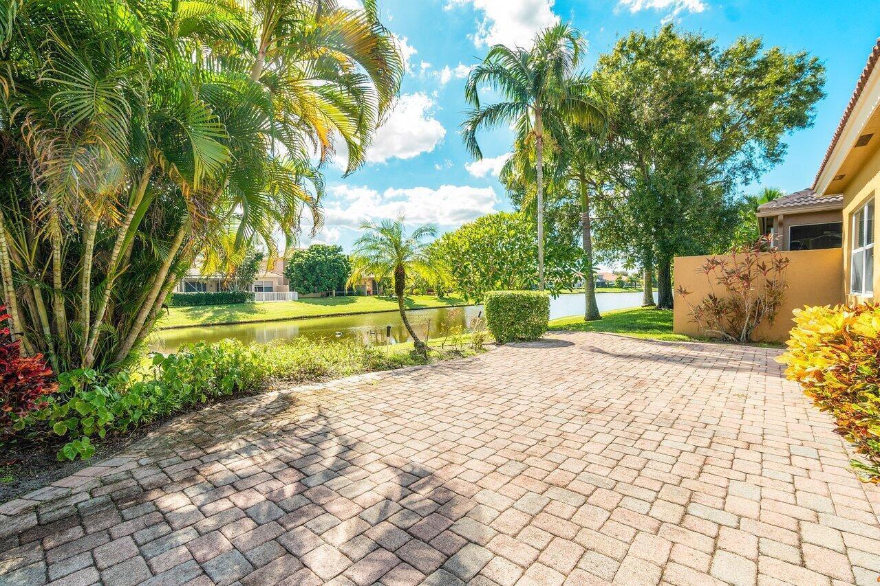 Large lakefront Patio Space