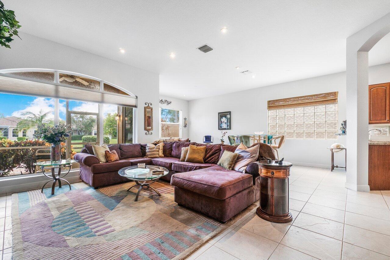 Living Room Looking To Eat In Kithen
