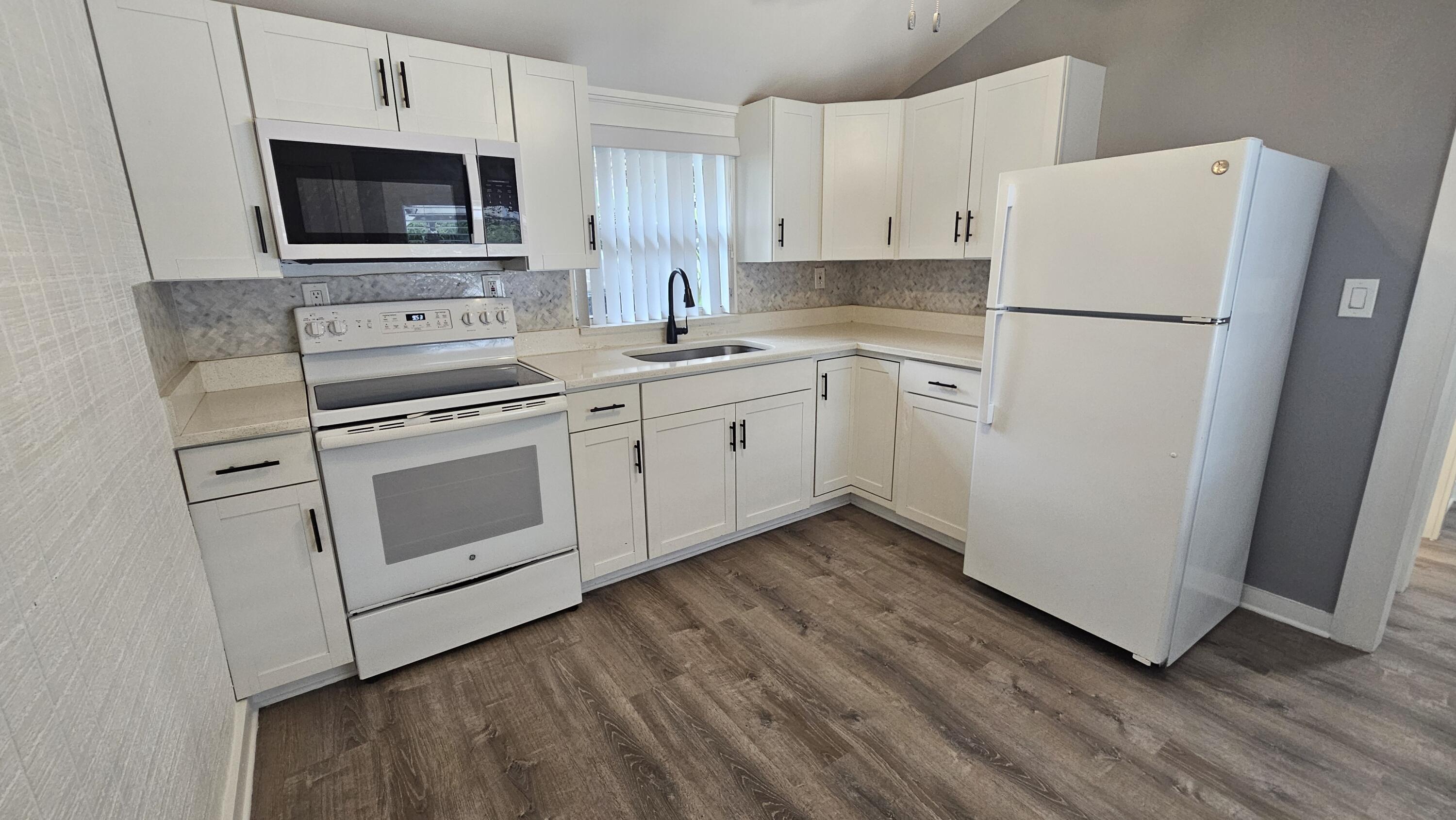 425 Ardmore Road — Photo 4