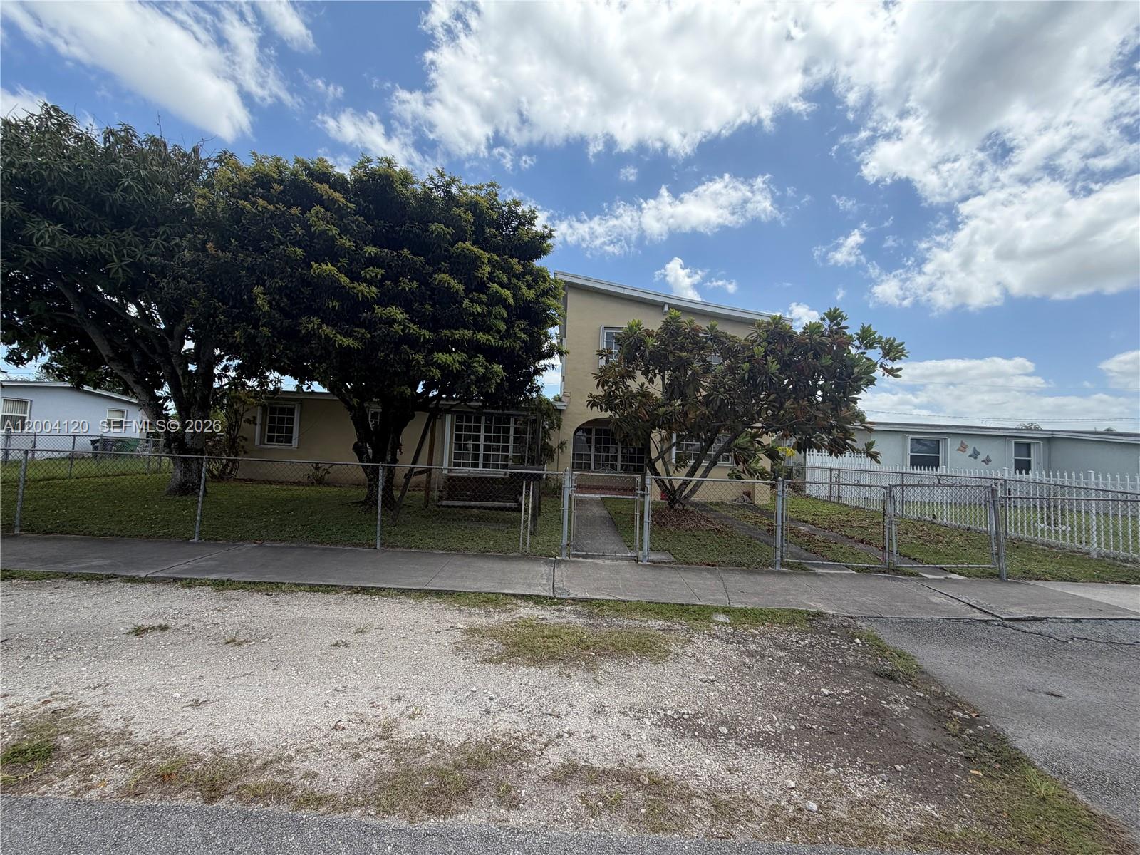 10910 SW 40th St, Miami FL 33165