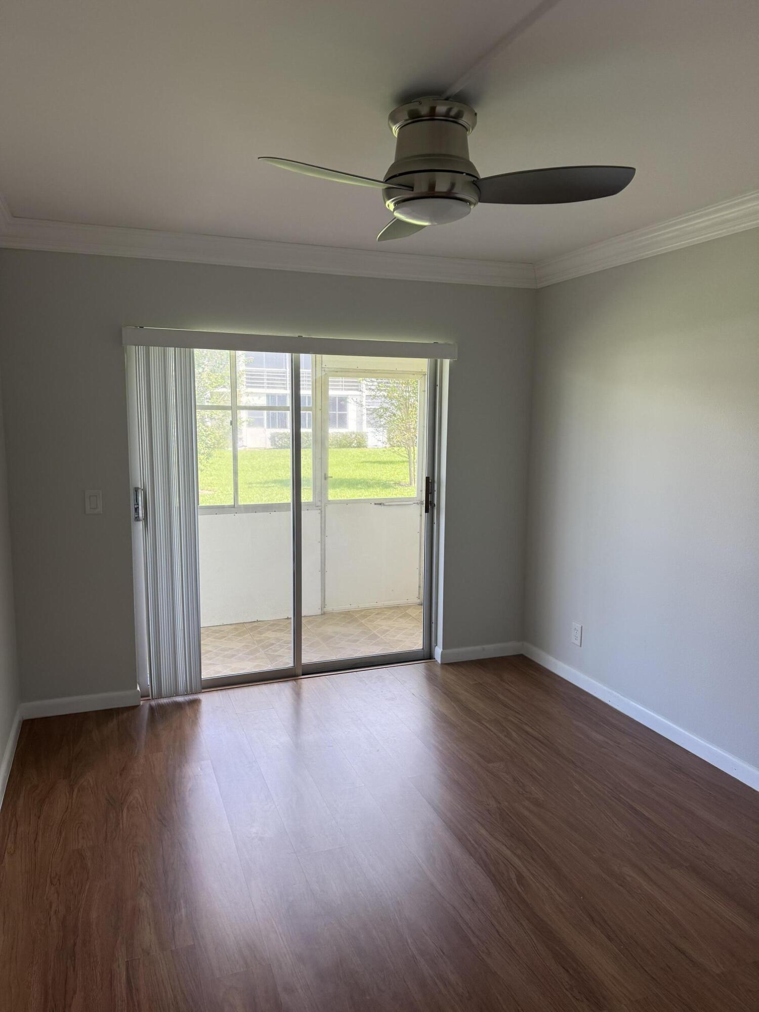 144 WINDSOR G — Photo 3