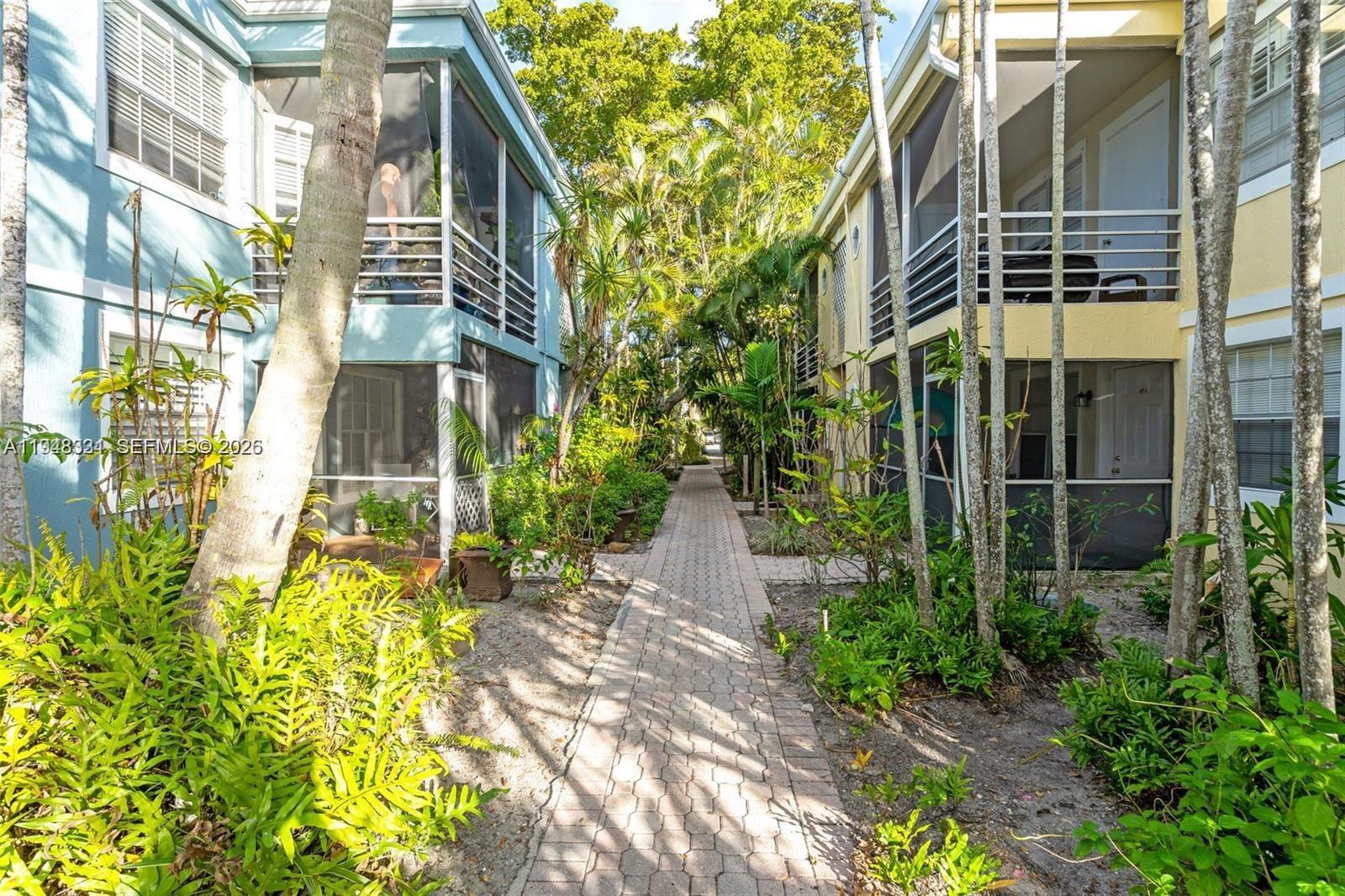 320 SE 10th Ave # D, Pompano Beach FL 33060