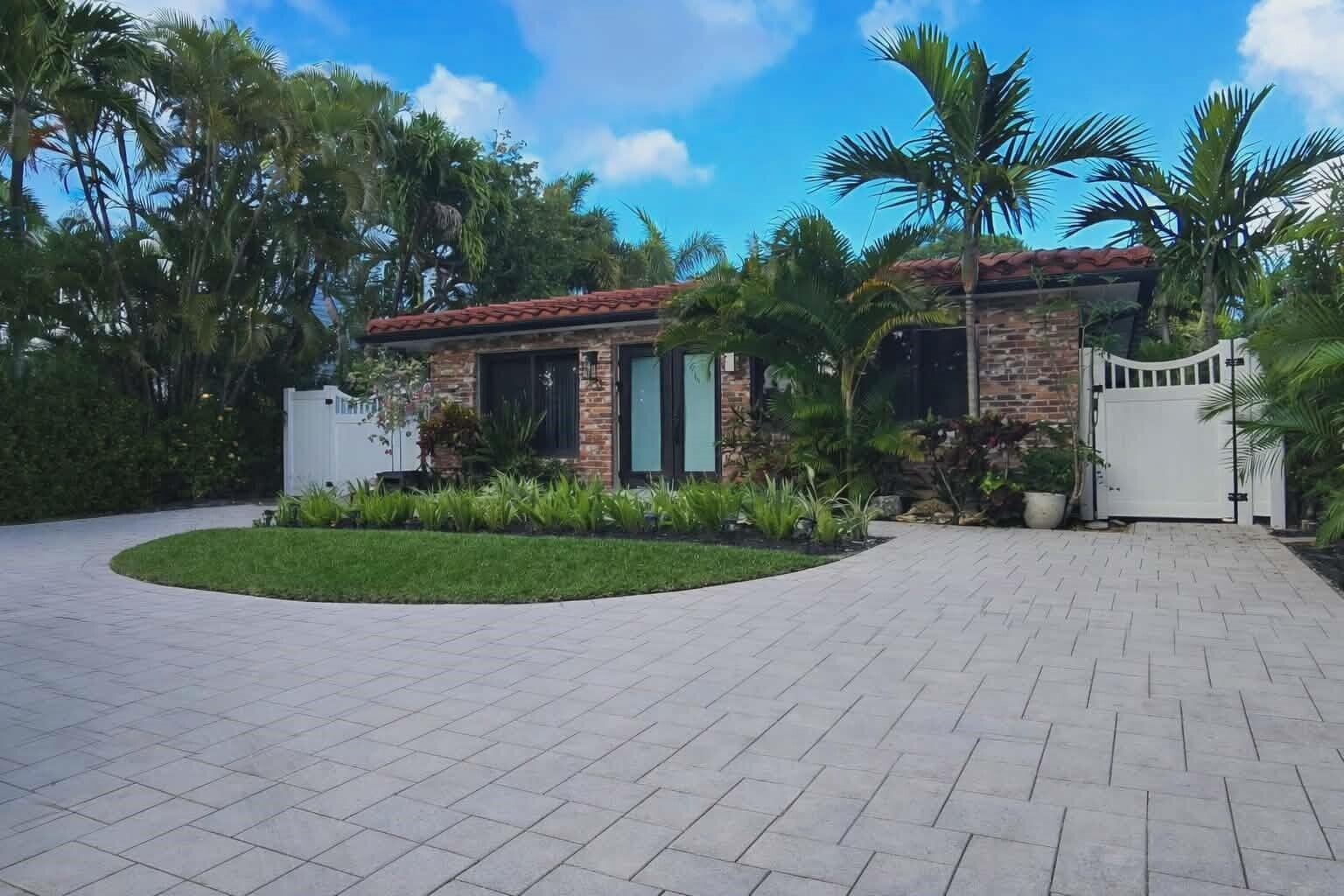 702 S Atlantic Drive, Lantana FL 33462