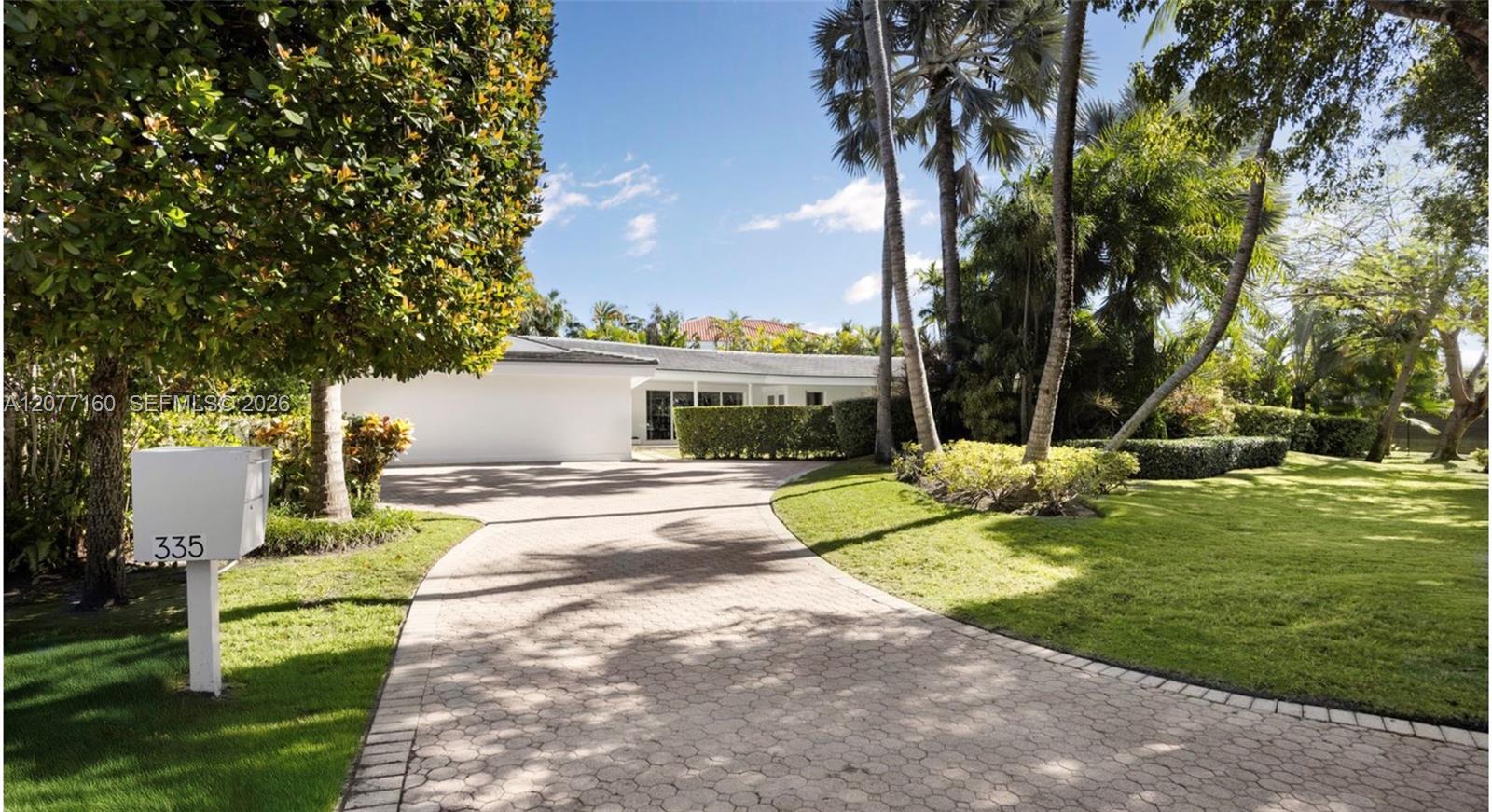 335 Harbor Dr — Photo 3