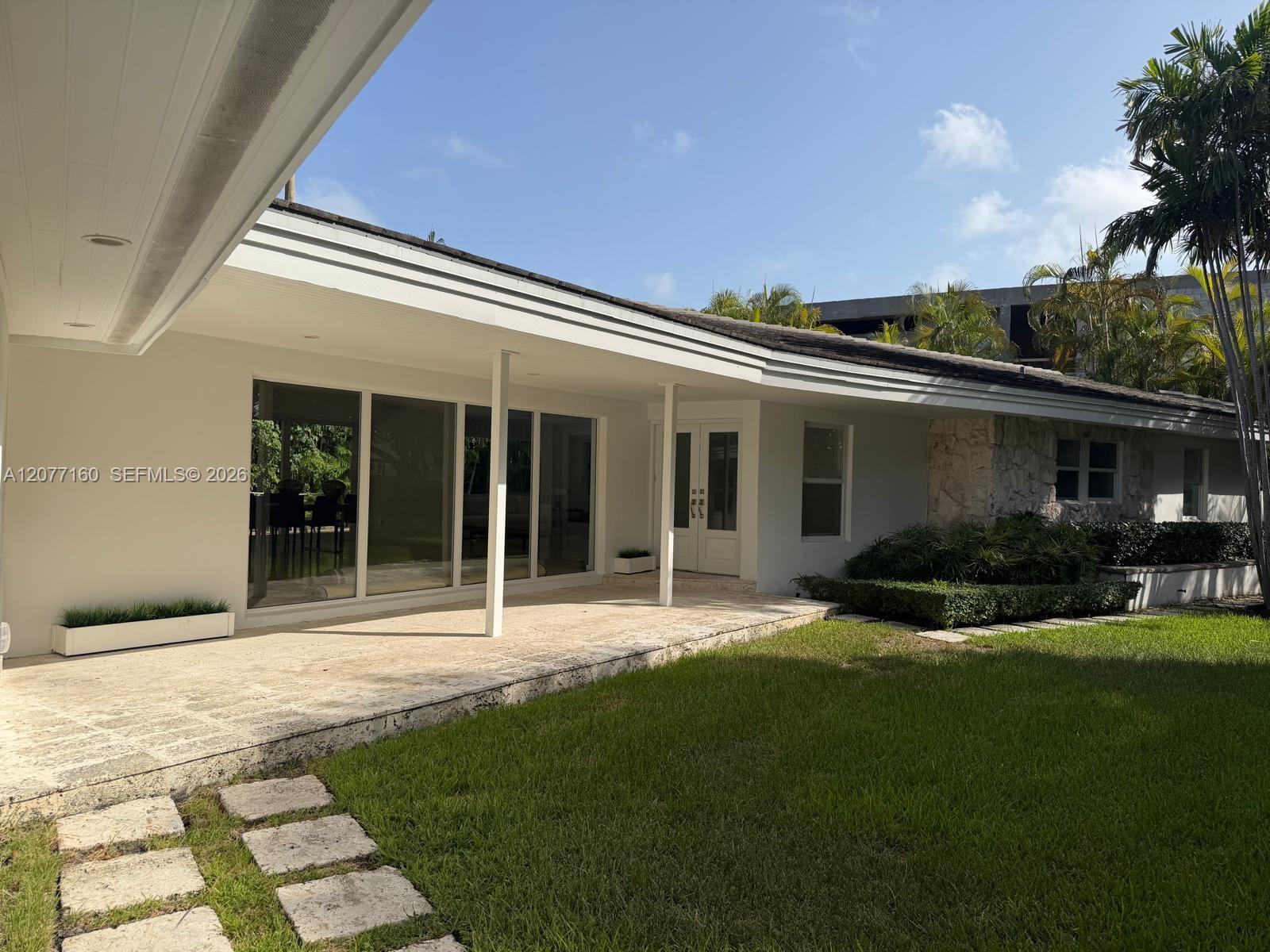 335 Harbor Dr — Photo 4