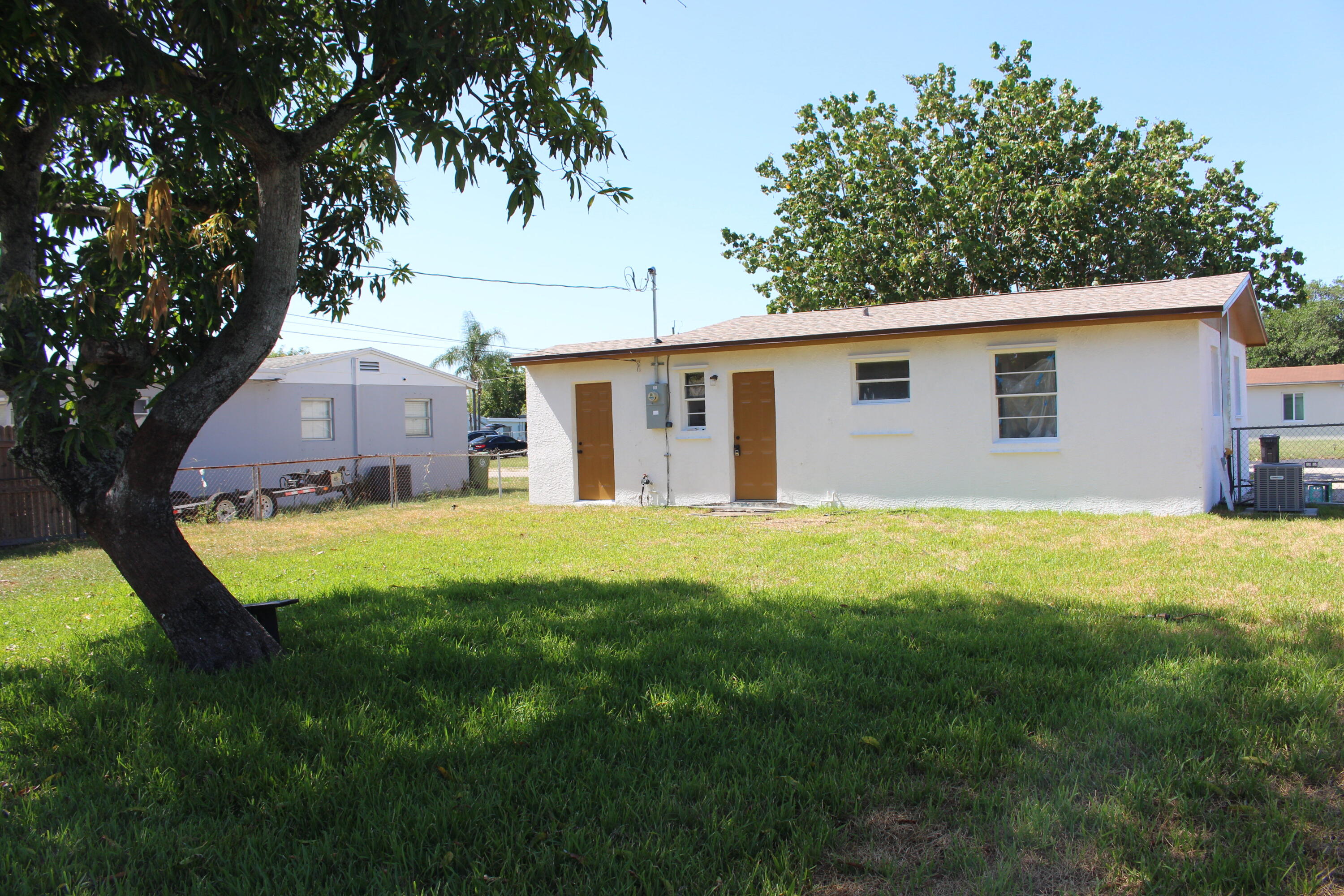 2304 NW 15TH Court — Photo 3
