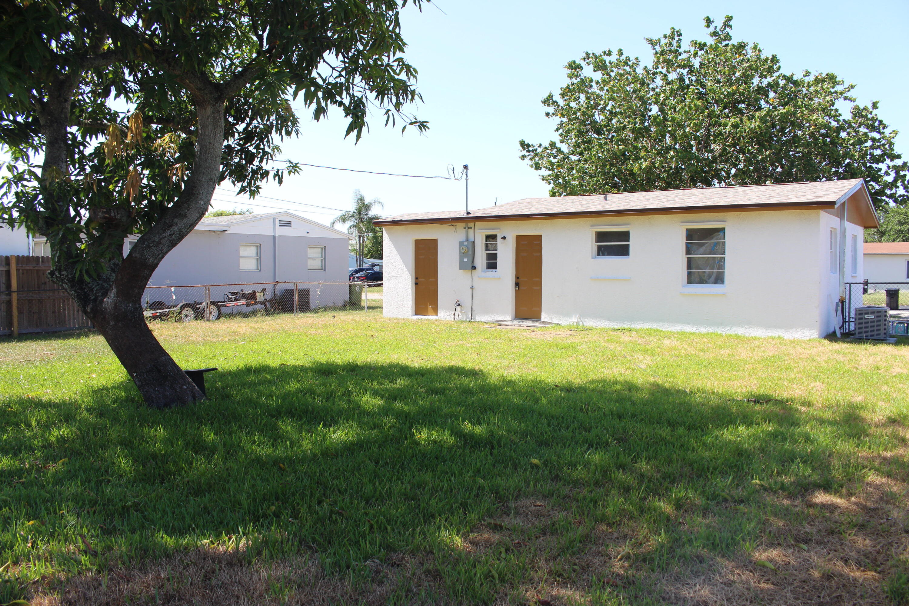 2304 NW 15TH Court — Photo 5