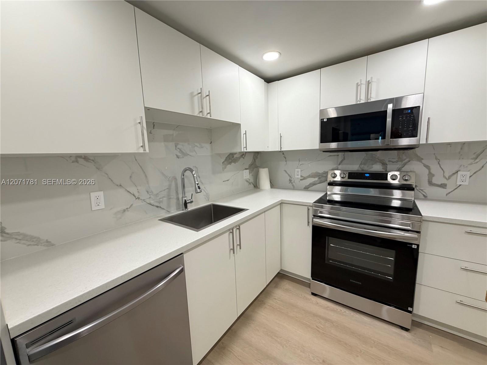 400 Kings Point Dr # 604 View 1