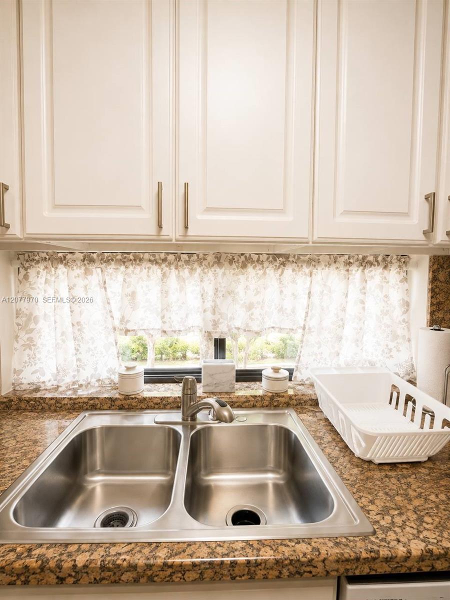 17021 N Bay Rd # 318 — Photo 5