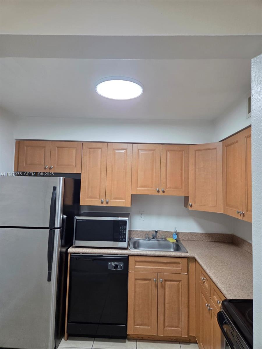 5221 Geneva Way # 302, Doral FL 33166