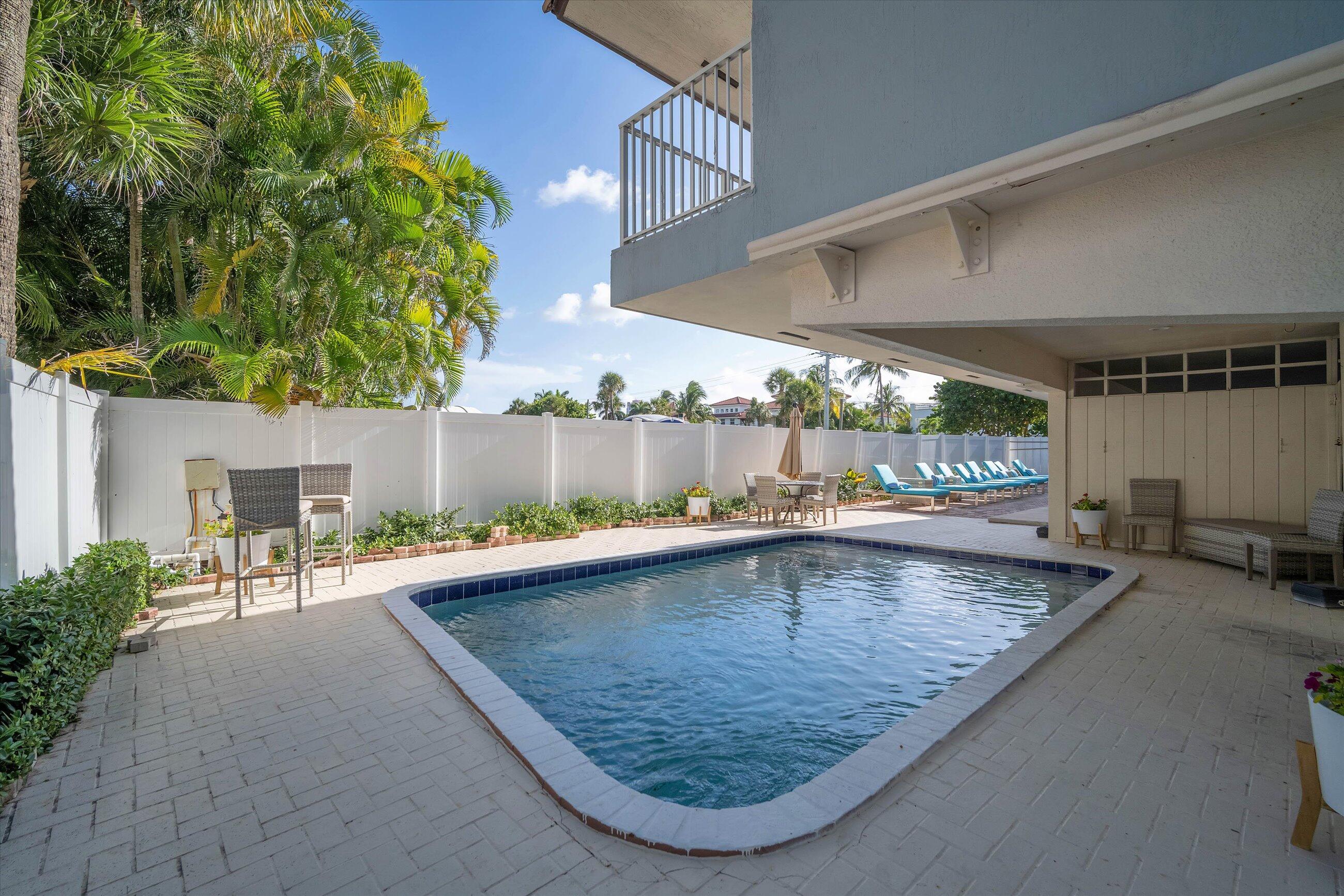 902 Palm Avenue # 3 — Photo 3