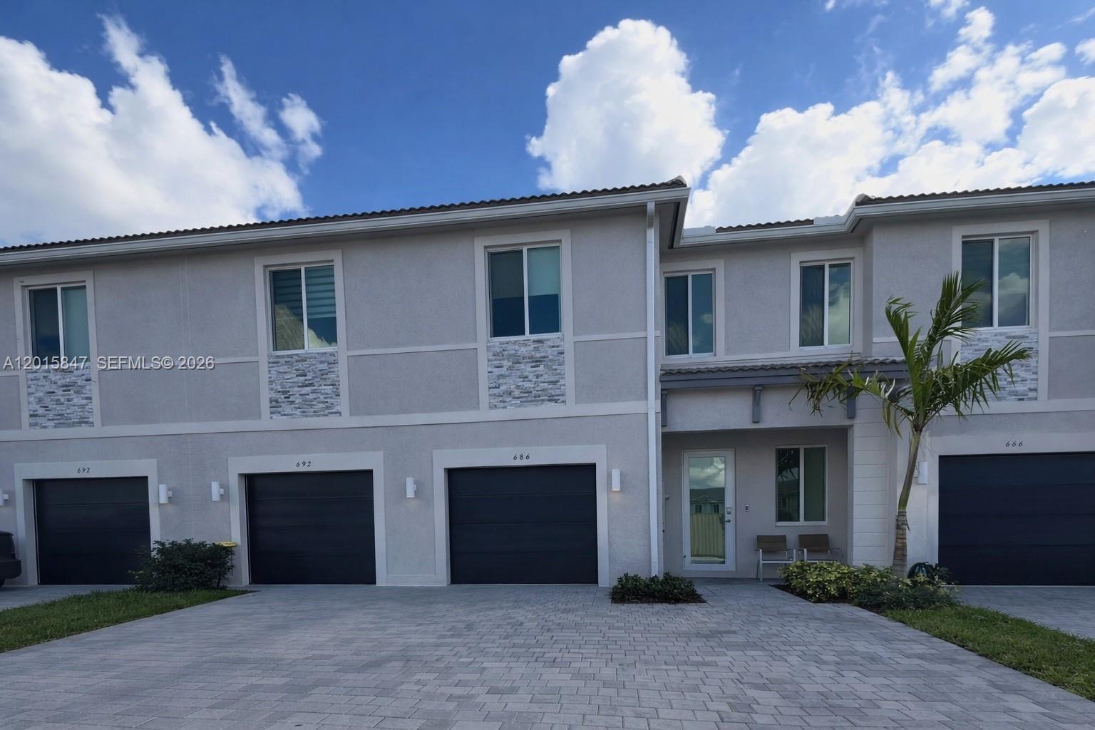 686 SE 13th Ct, Homestead FL 33034