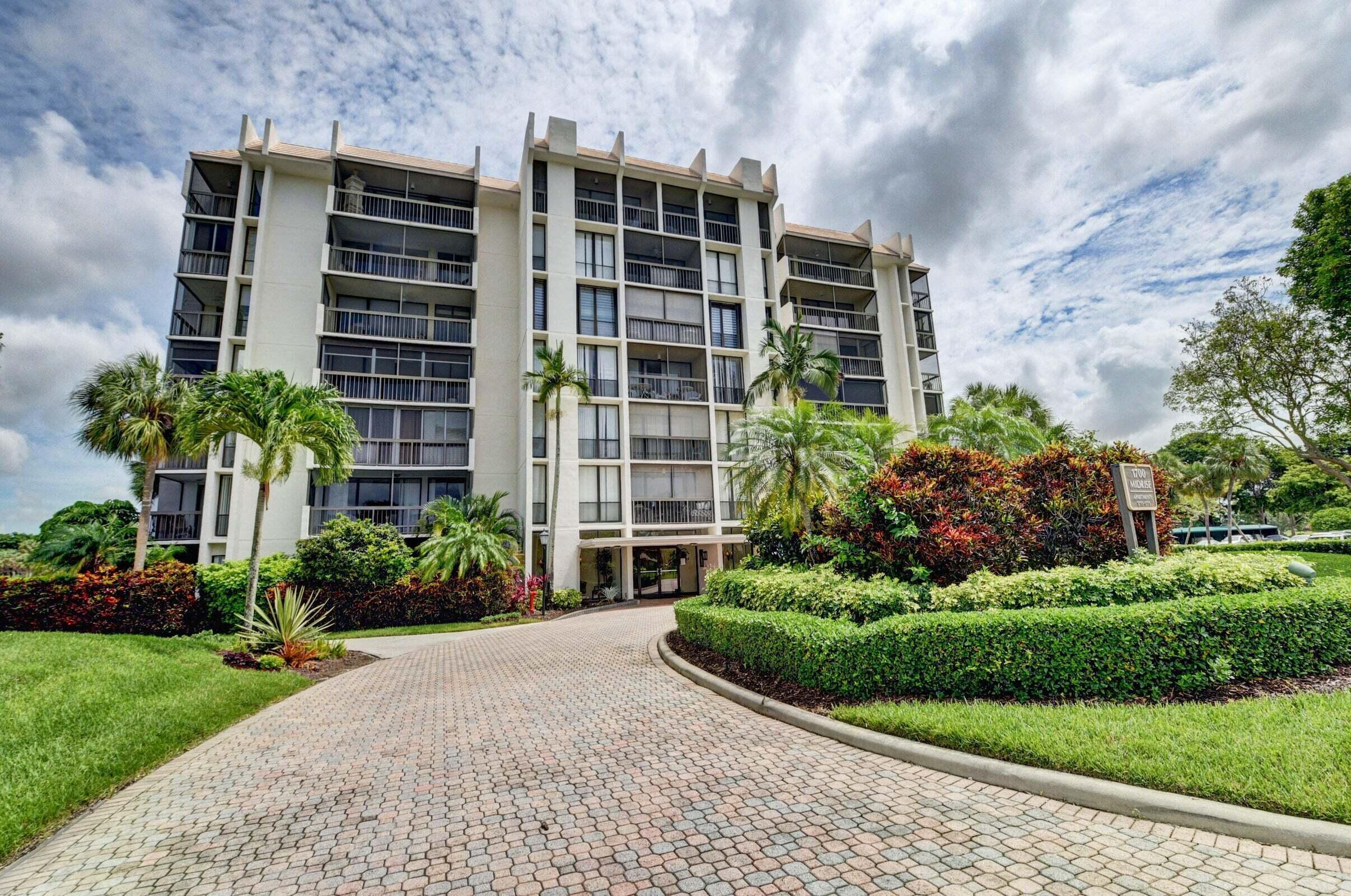 1761 SE Bridgewood Drive, Boca Raton FL 33434