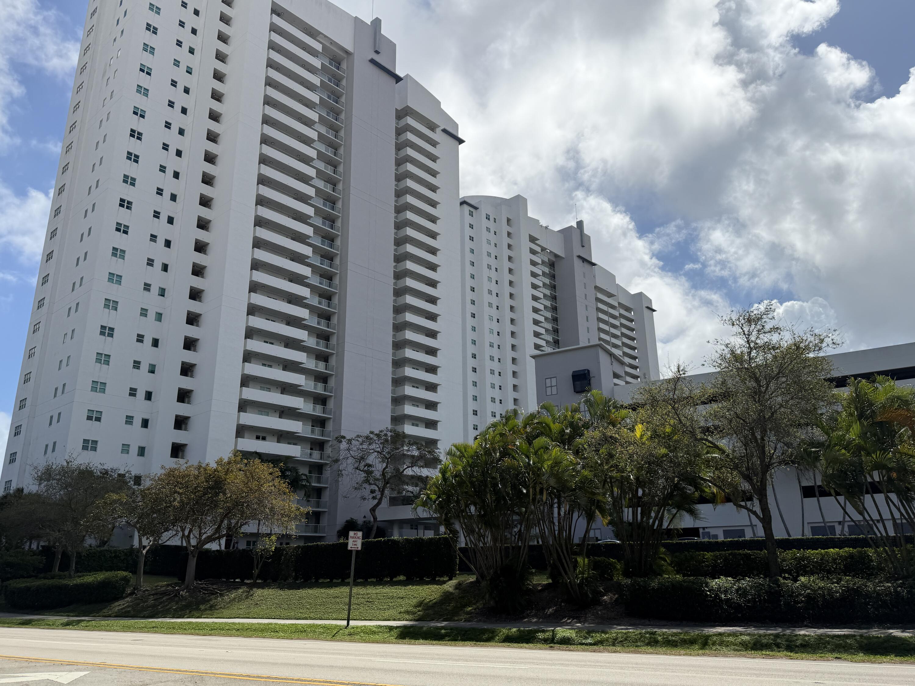 15051 Royal Oaks Lane # 1603, North Miami FL 33181