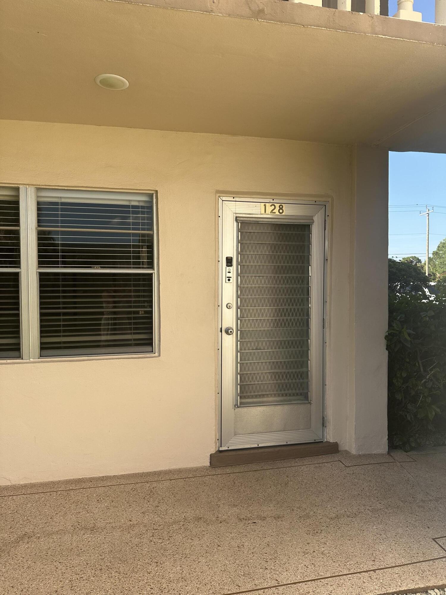 128 NORWICH F, West Palm Beach FL 33417