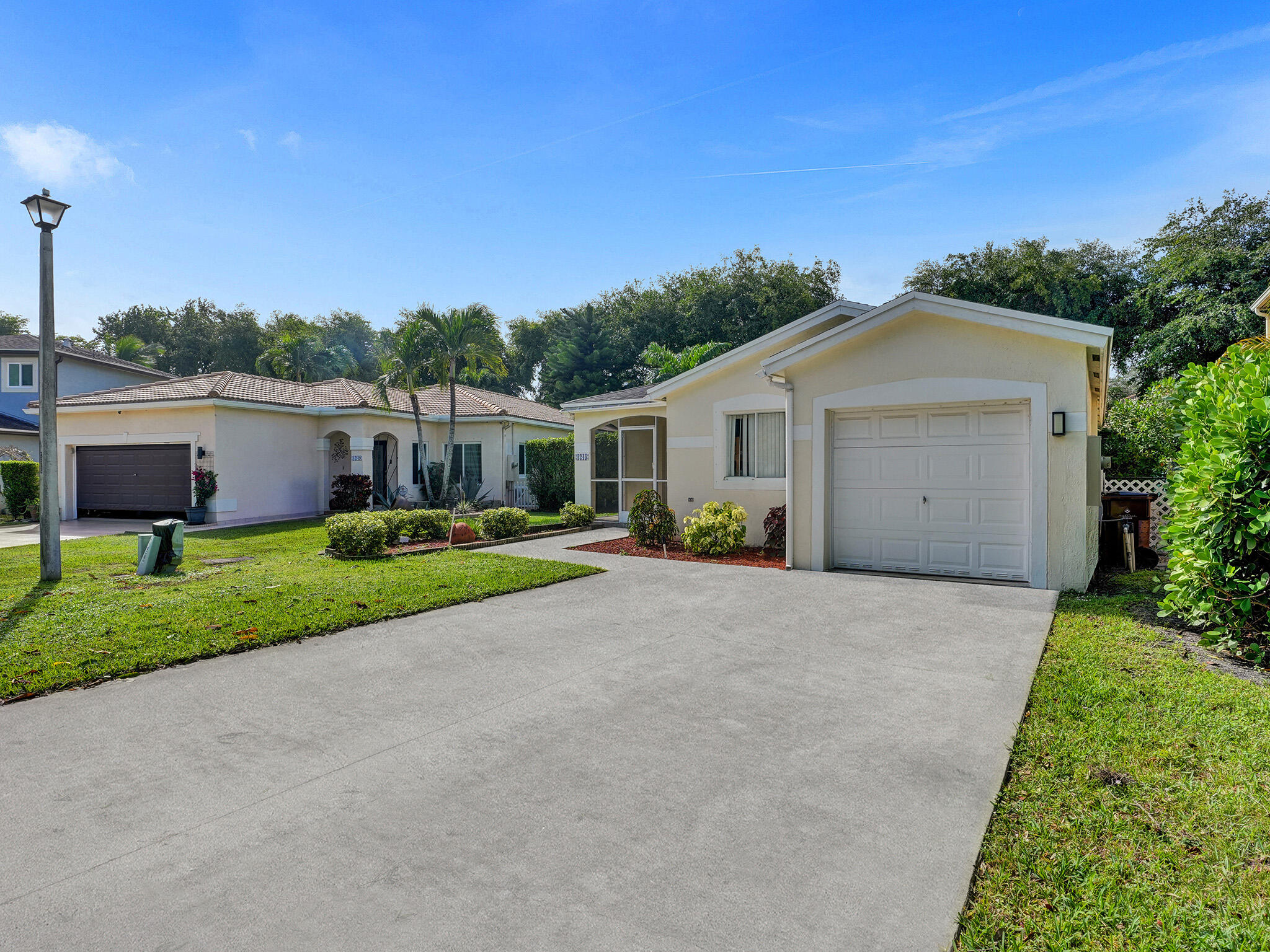 1245 SW 46th Way — Photo 5