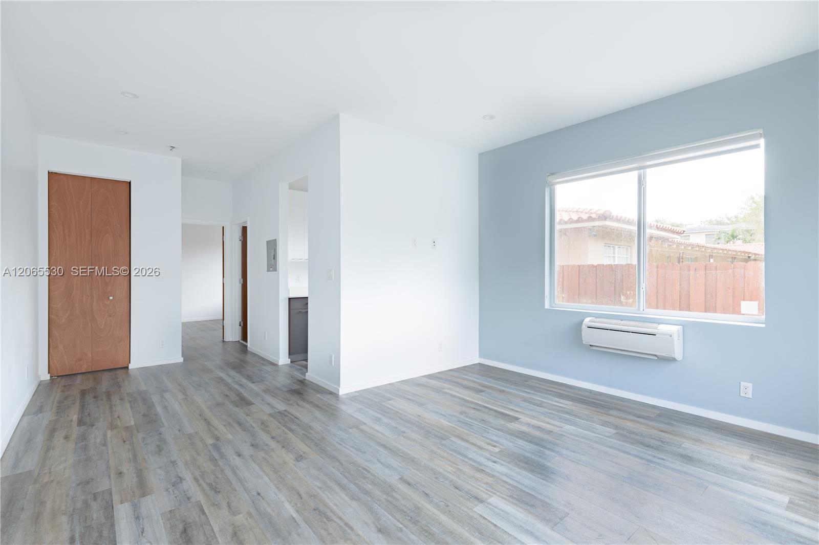 324 Mendoza Ave # 5 — Photo 3