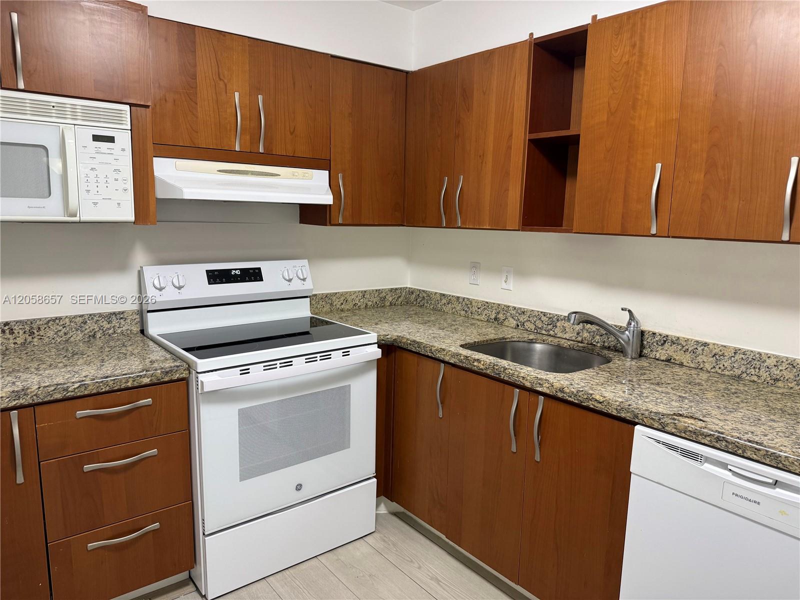 400 Kings Point Dr # 311 — Photo 4