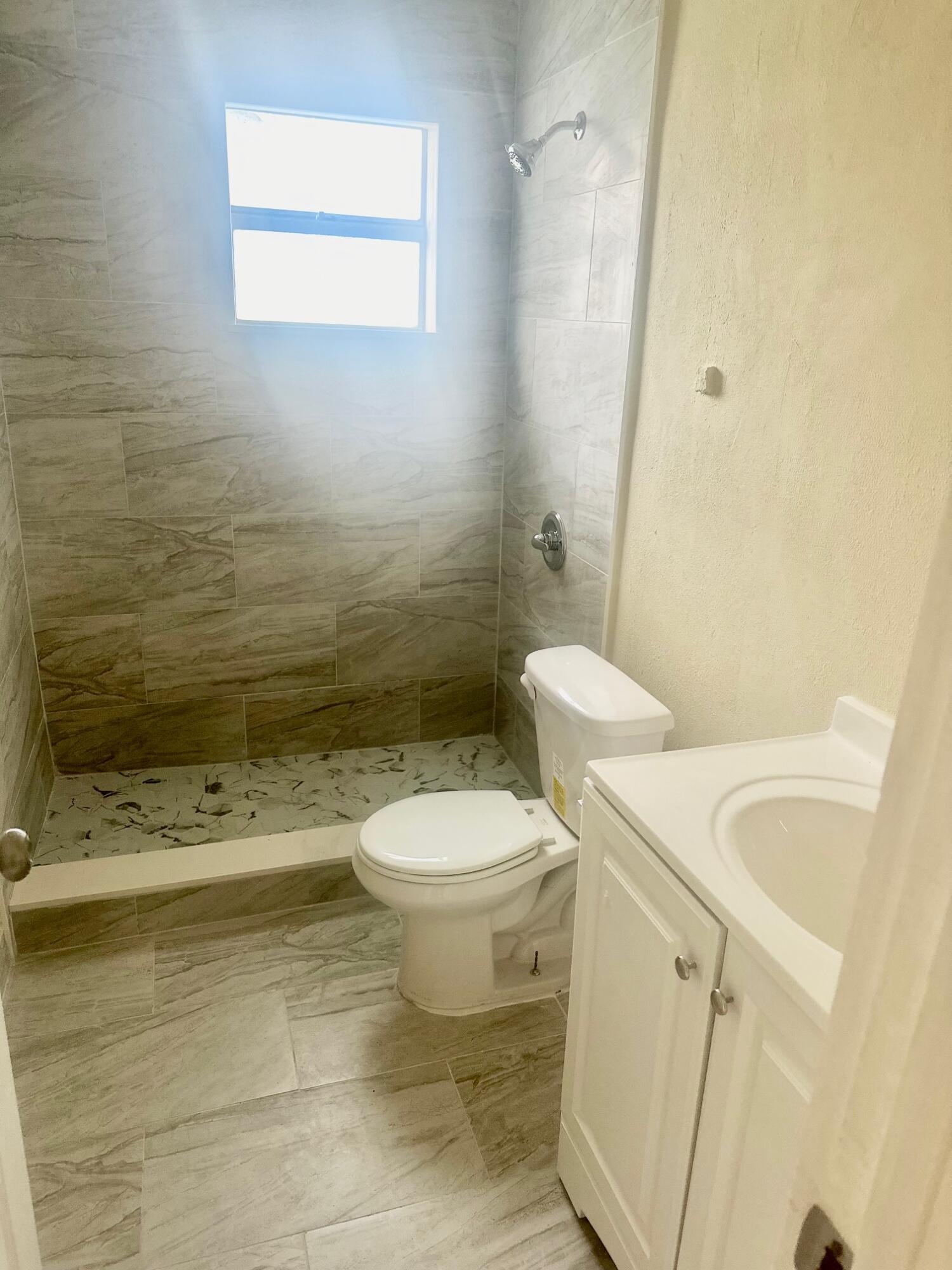 22 NW 8th Avenue NW # 4 — Photo 3
