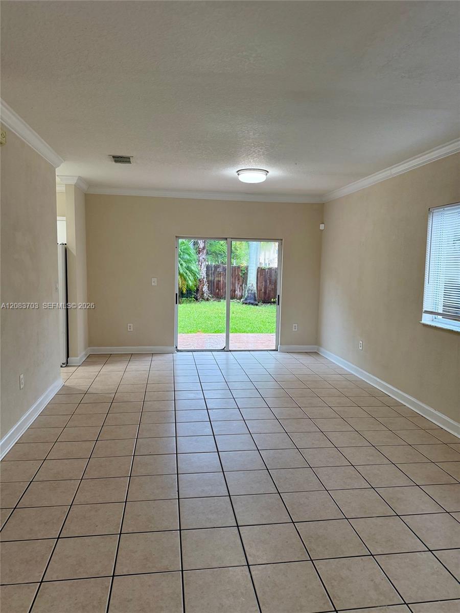 2601 NE 41st Cir — Photo 3