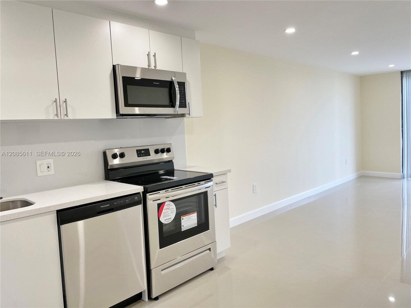 16851 NE 23rd Ave # A411 — Photo 4
