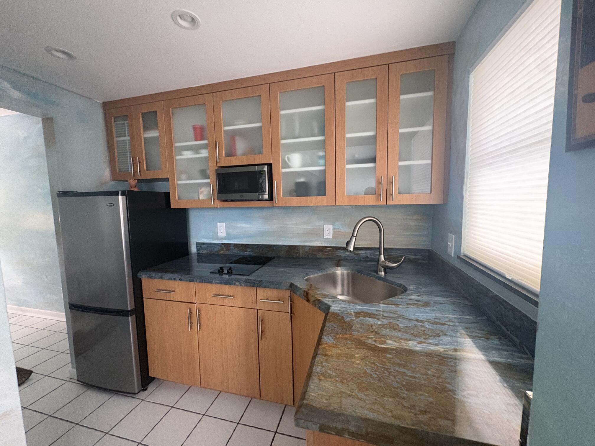 9 N BIRCH Road # 402 — Photo 3