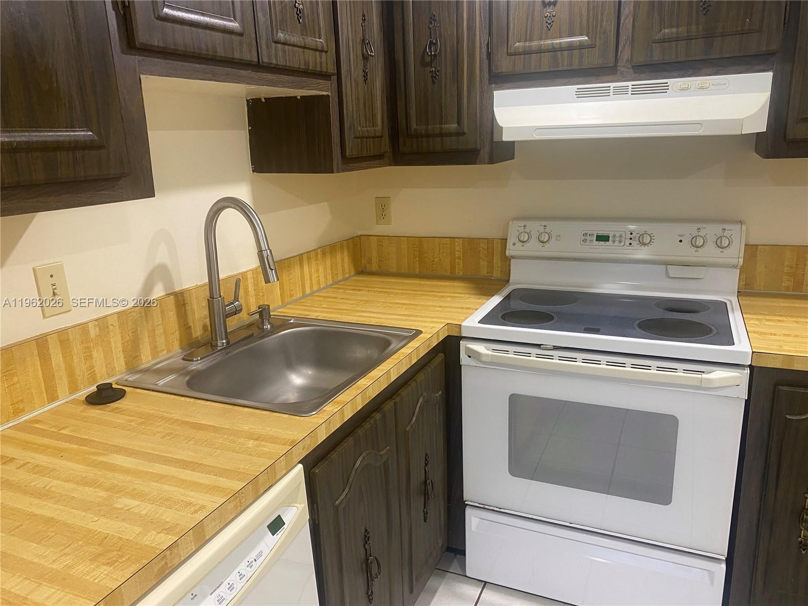 335 W Laurel Dr # 1M — Photo 5