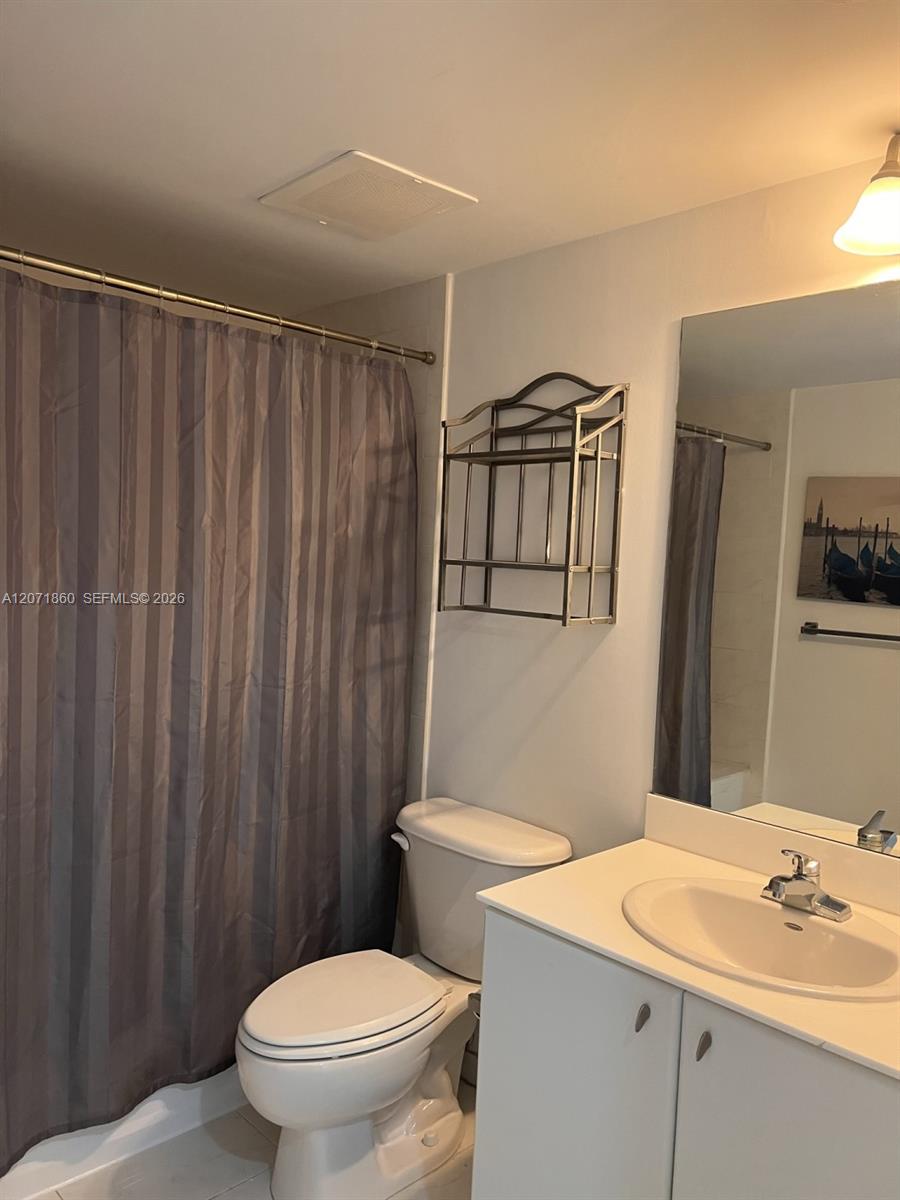 2740 SW 28th Ter # 206 — Photo 5