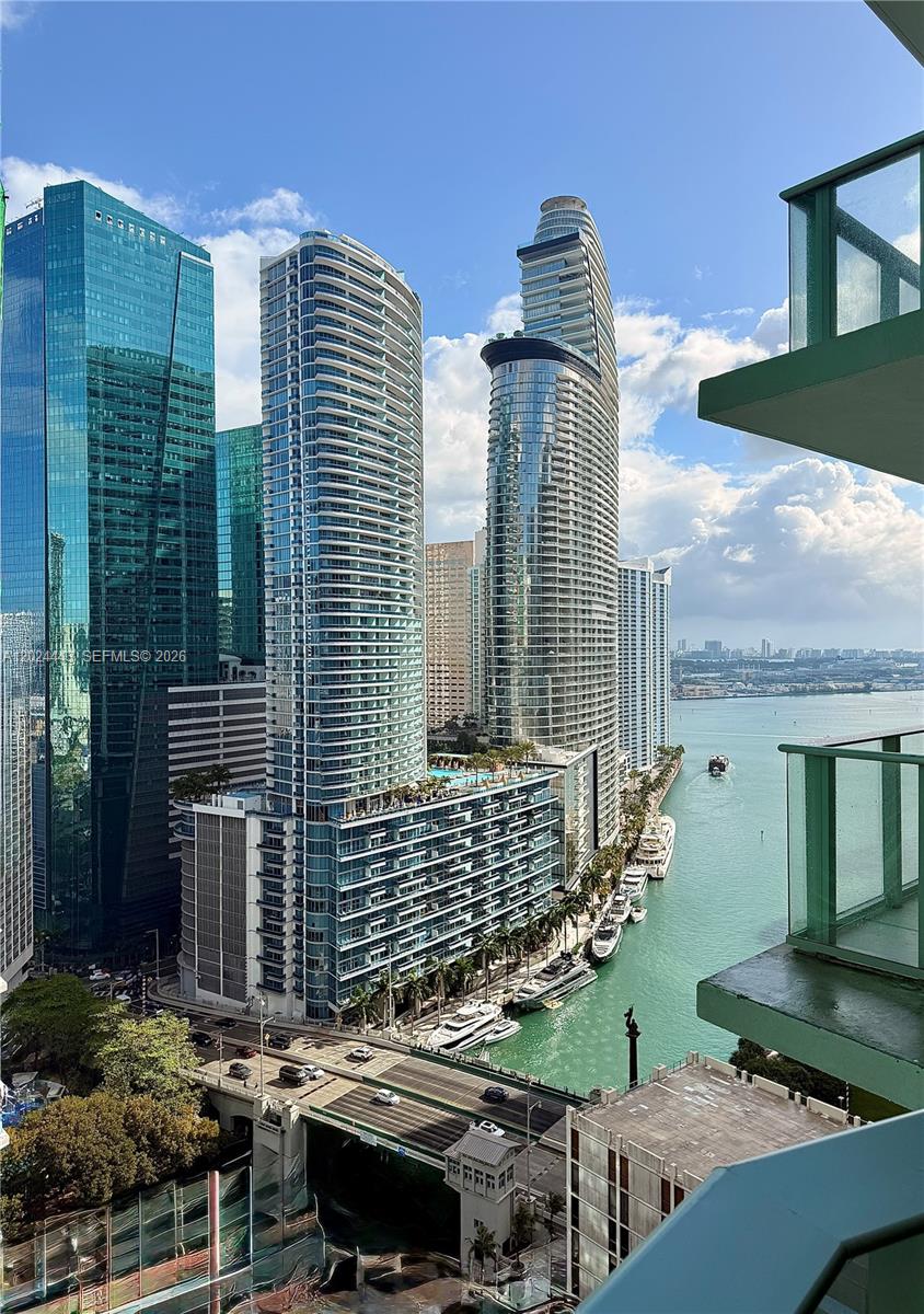77 SE 5th st # 2305, Miami FL 33131