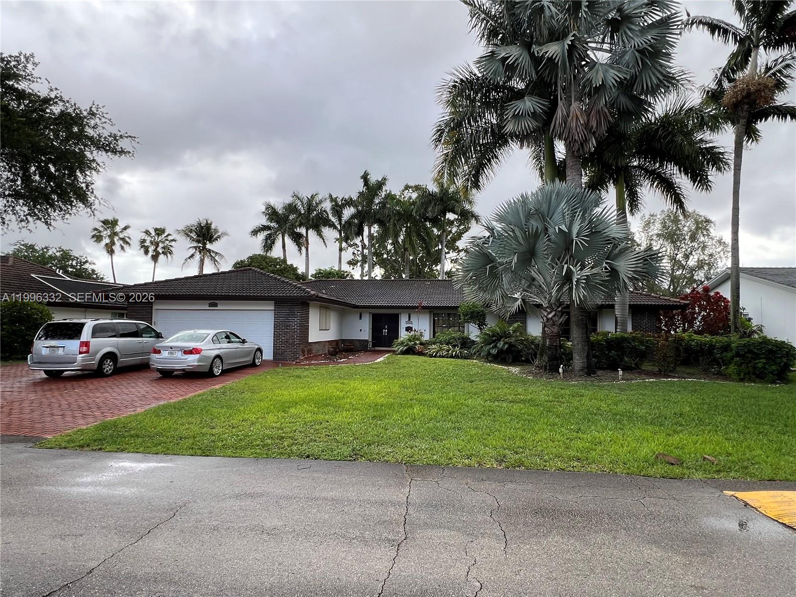 19265 E Saint Andrews Dr, Hialeah FL 33015