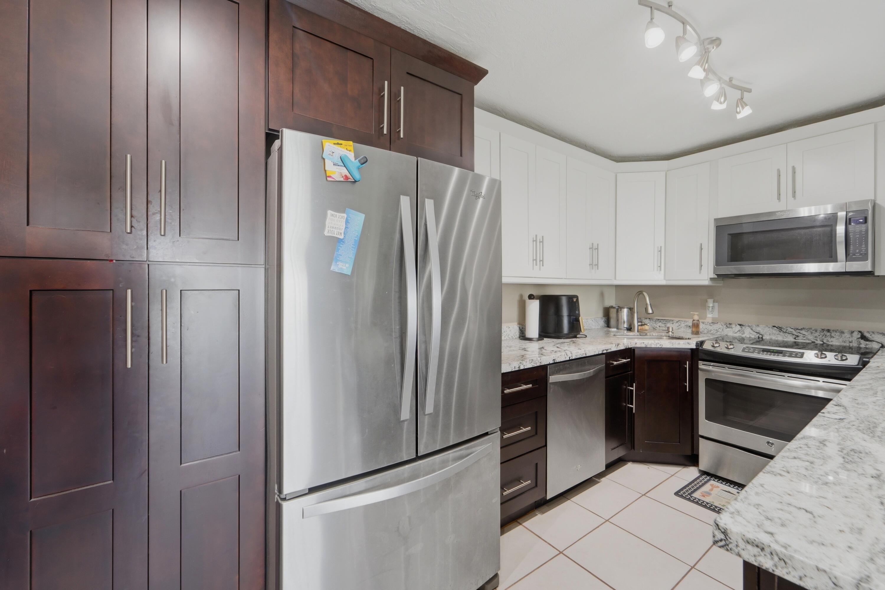 1013 GREEN PINE Boulevard # C2, West Palm Beach FL 33409