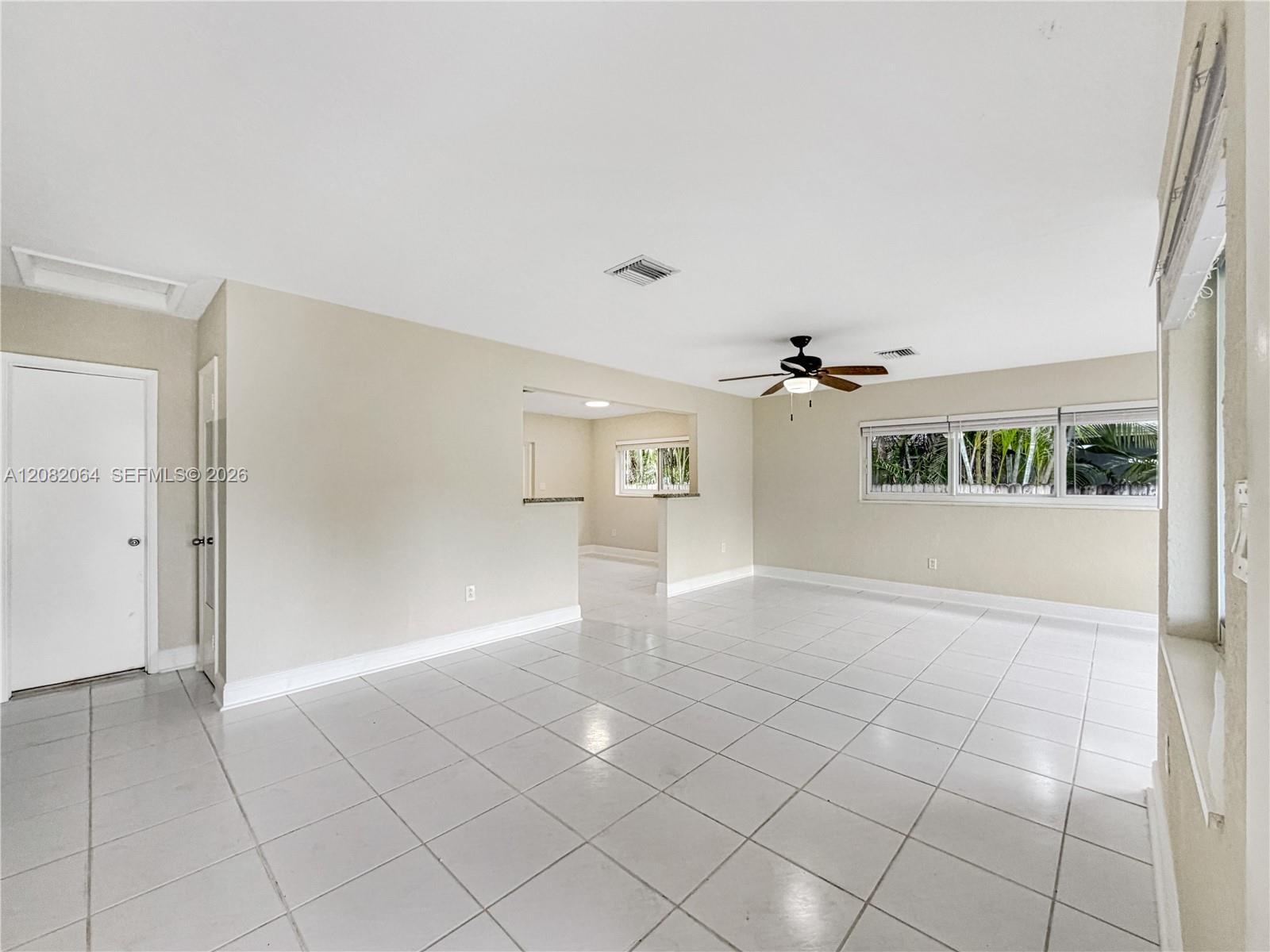 2728 Dewey St — Photo 4