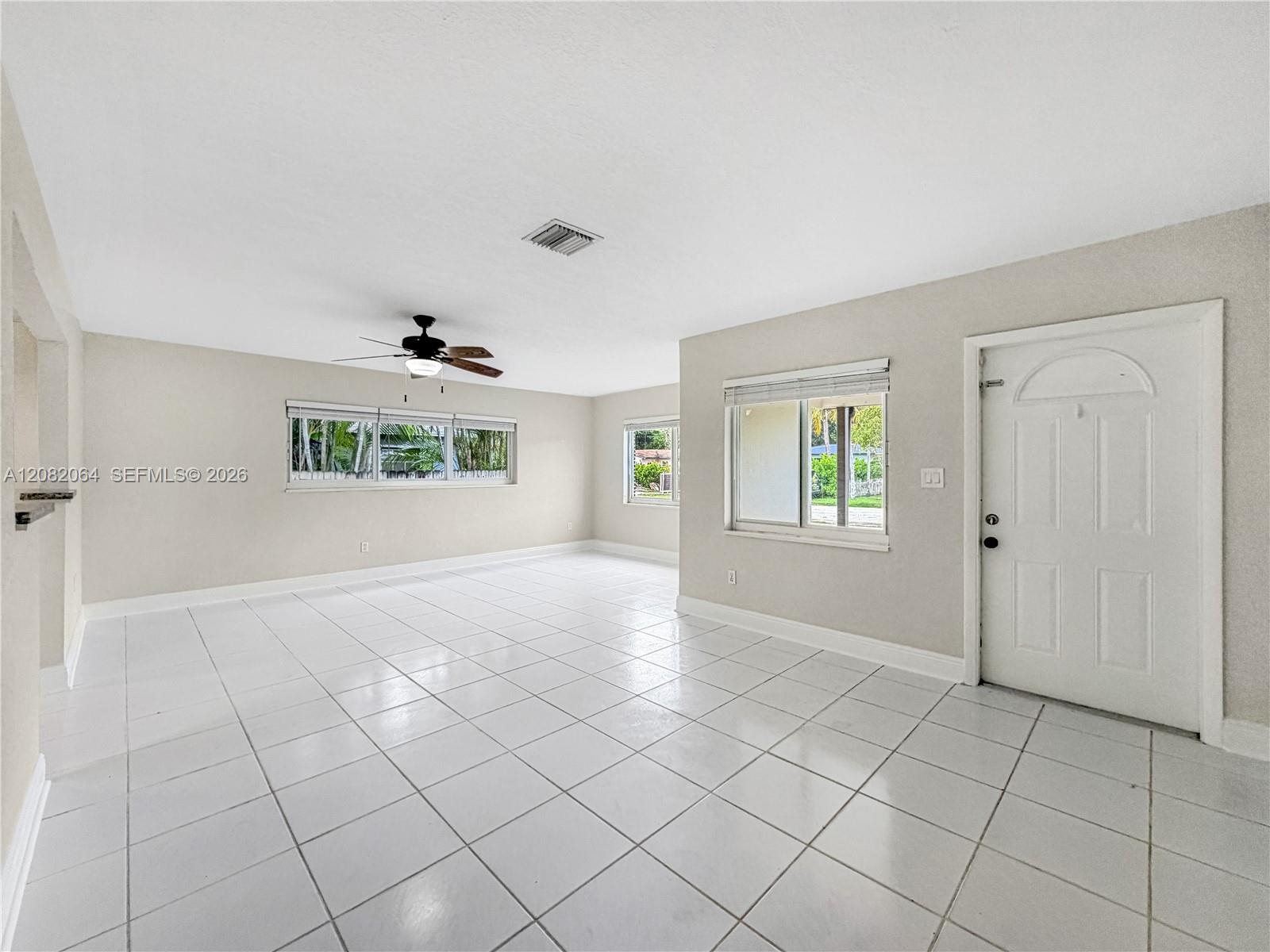 2728 Dewey St — Photo 5