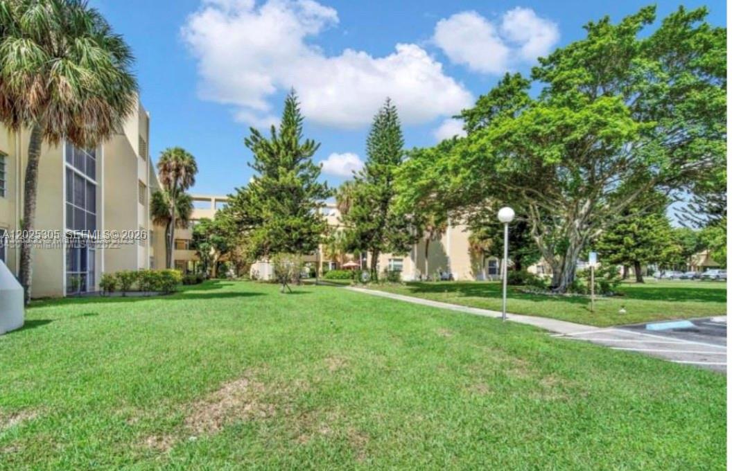 942 NE 199th St # 102, Miami FL 33179