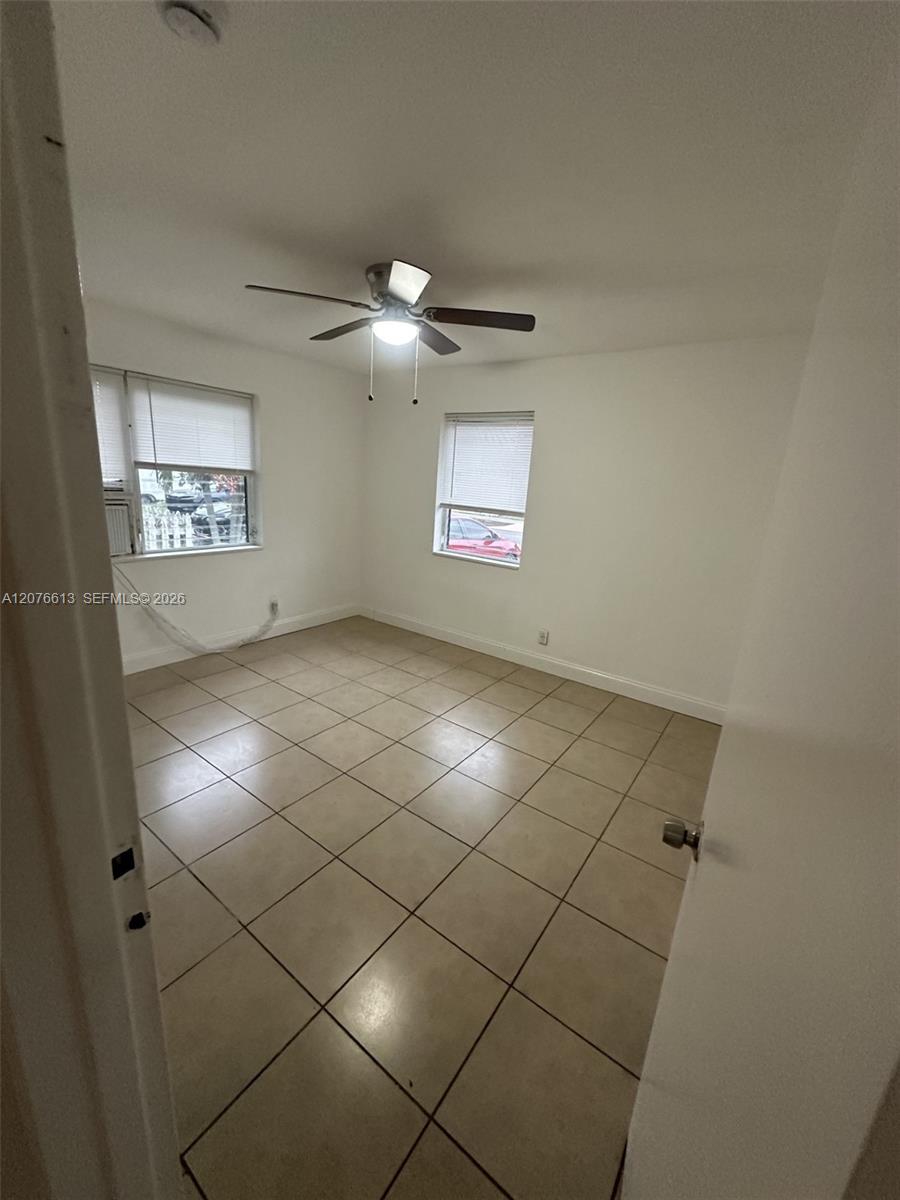 409 SW 4th Ter # w — Photo 2
