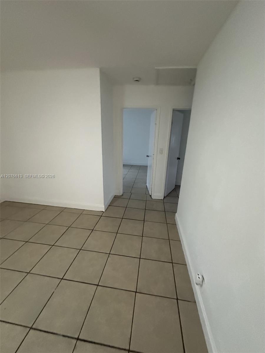 409 SW 4th Ter # w — Photo 3