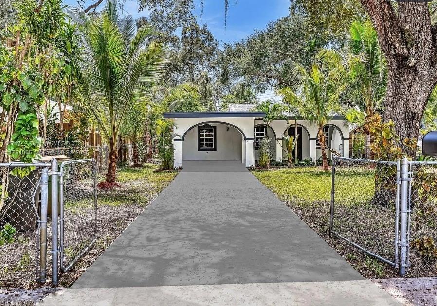 936 NE 132nd St, North Miami FL 33161