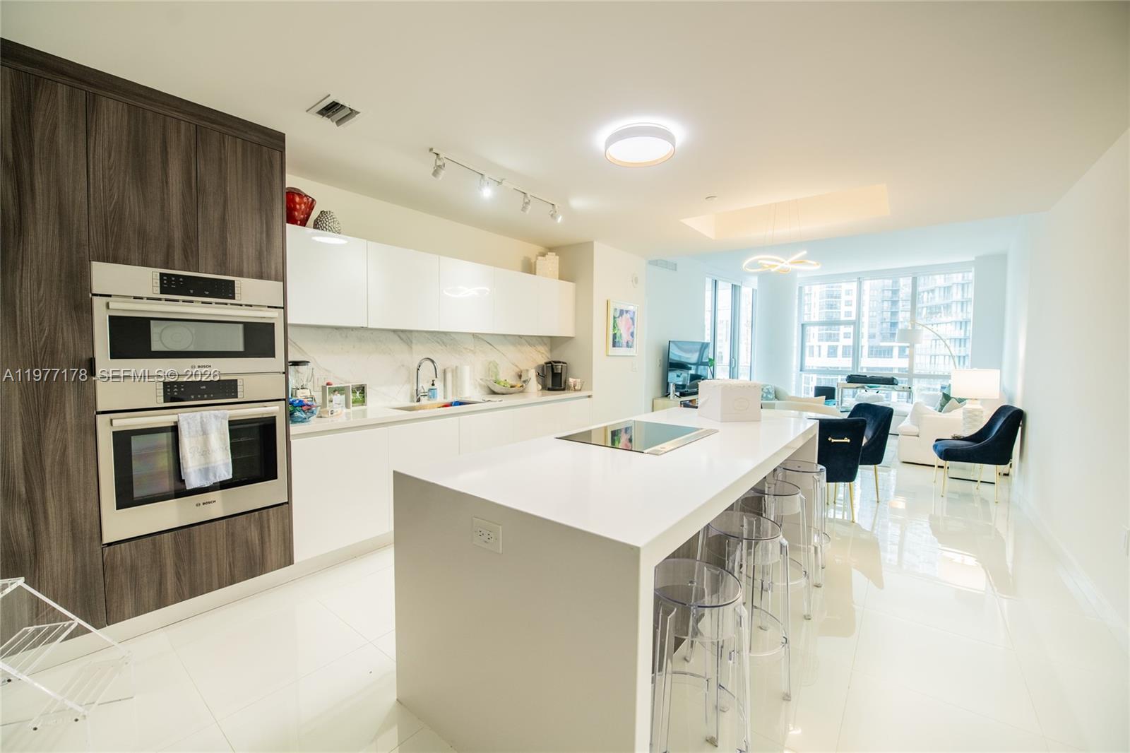 851 NE 1st Ave # 811, Miami FL 33132