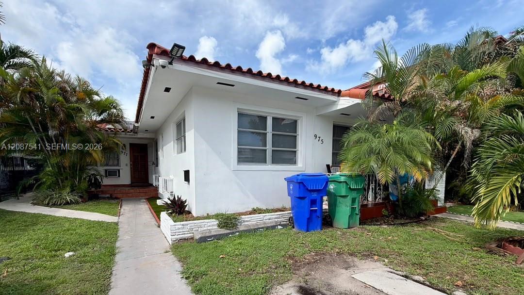 975 SW 10th St # 5 — Photo 3